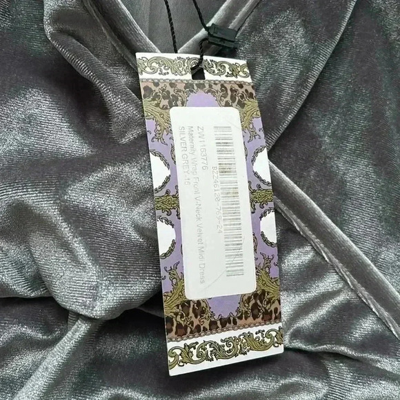 ✨🆕Boohoo🆕✨ | Karina velvet cami dress in silver - Picture 6 of 11